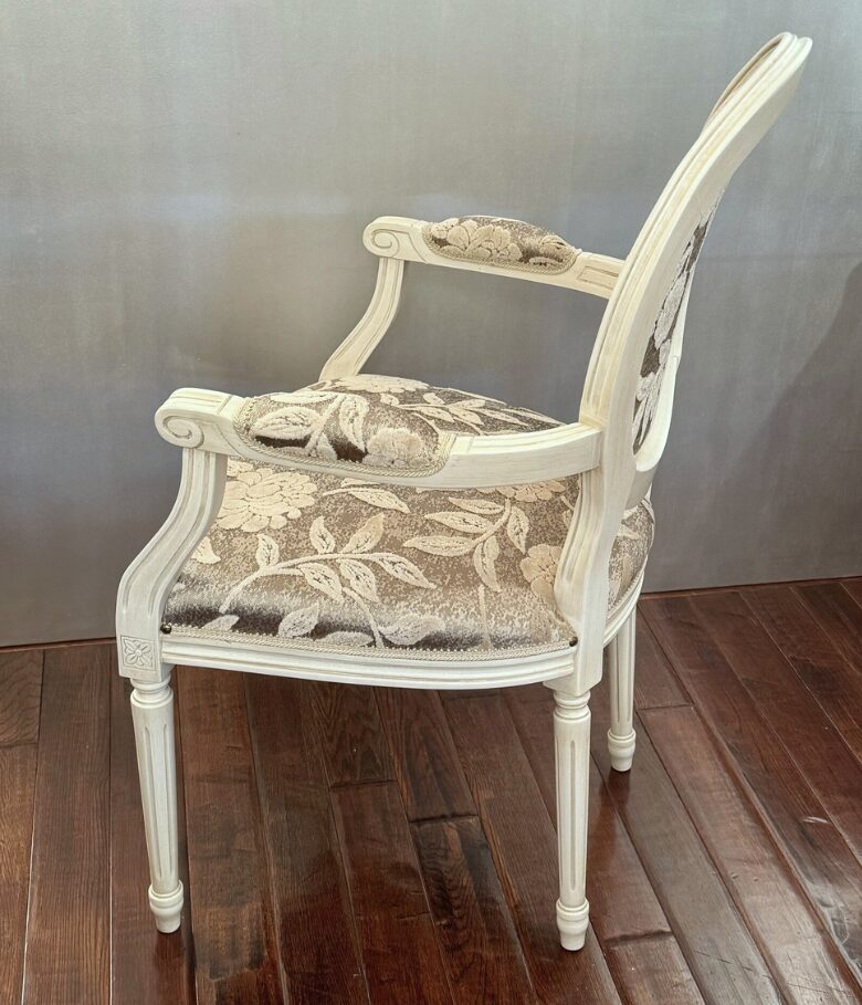 新着情報】ルイ16世様式アームチェアが入荷しました - 輸入家具 | 東京