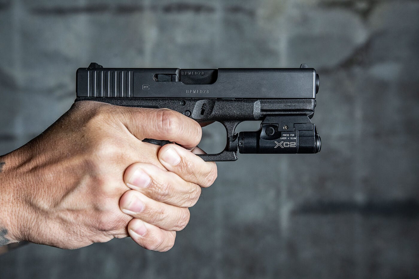 SUREFIRE XC2-B - Durable, Compact, Light + Laser