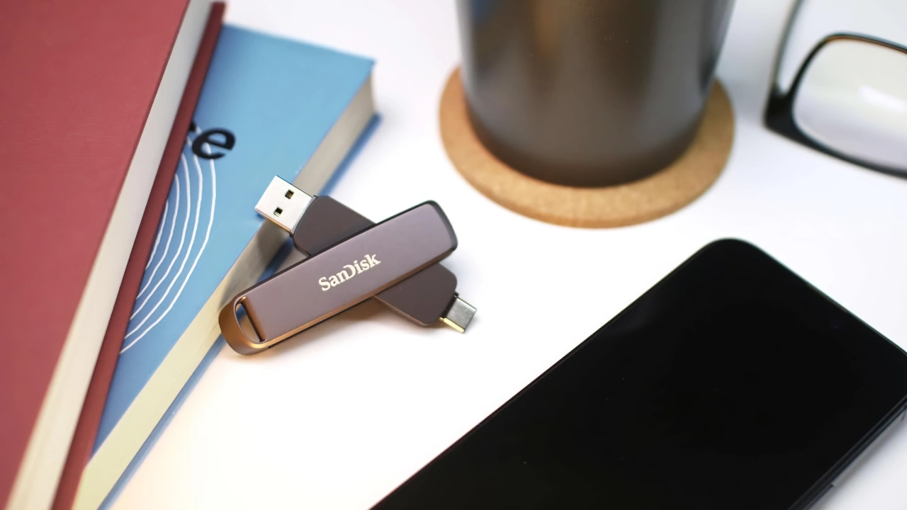 SanDisk、USB-AとUSB-Cコネクタを備えたスティック型のポータブルSSD