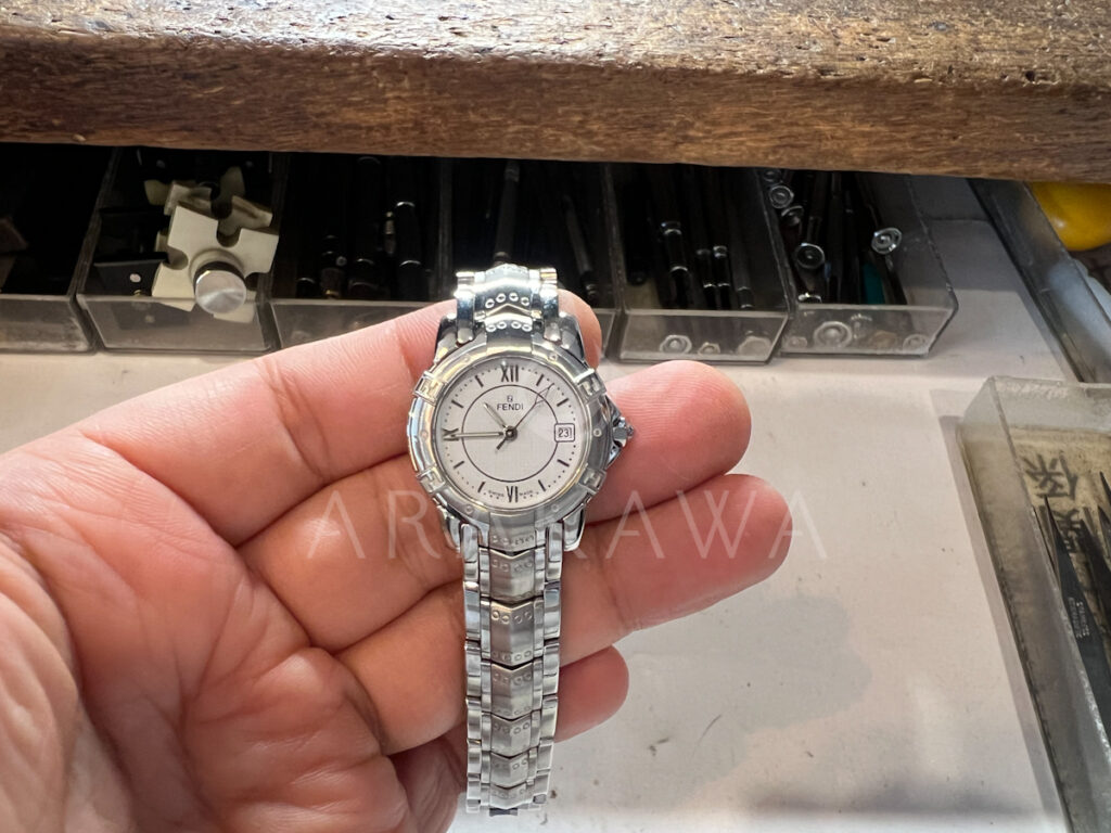 💛FENDI（フェンディ）のレディース腕時計「3500L」の電池交換をさせて
