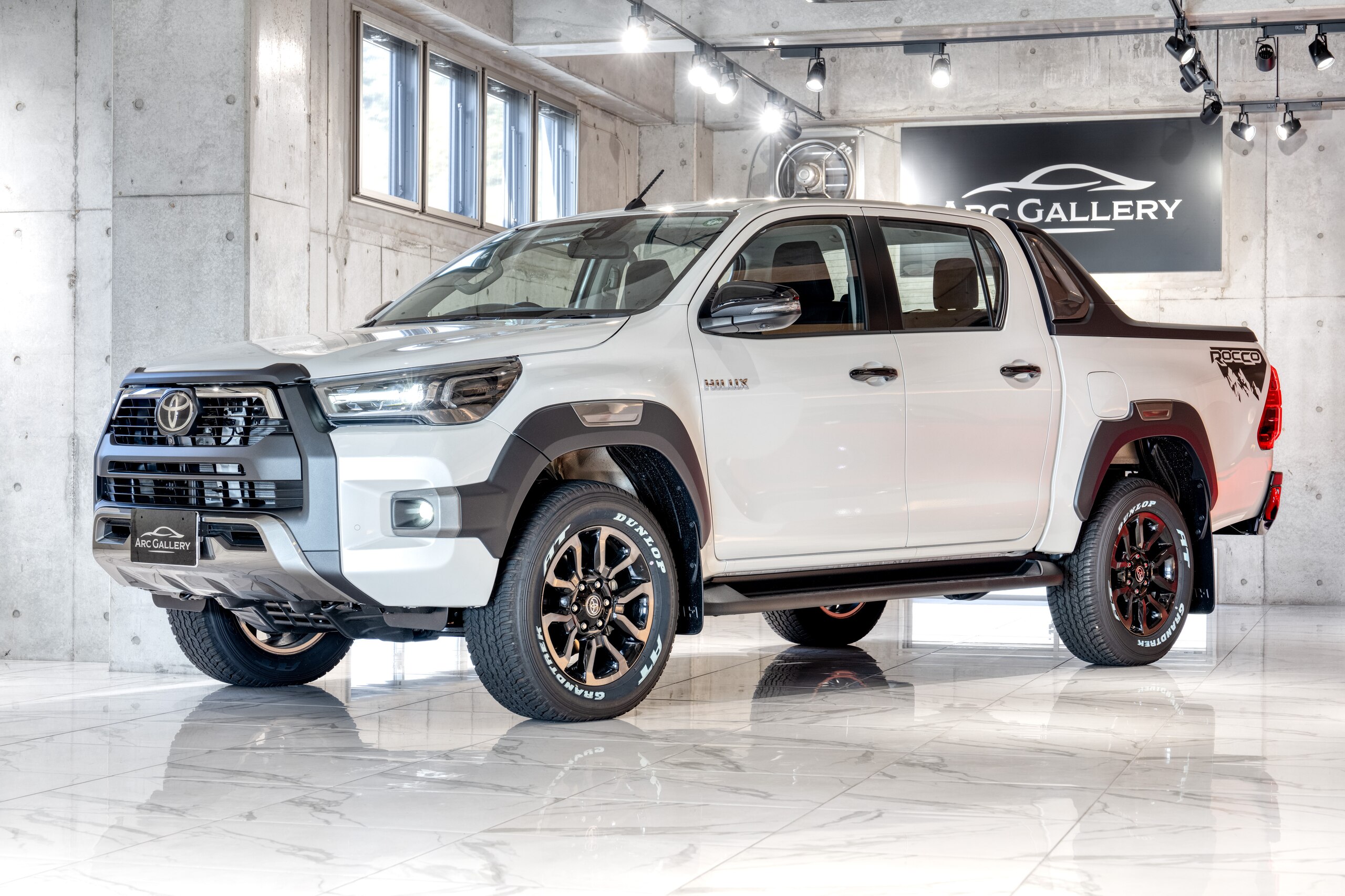 トヨタ ハイラックス 4ドア2.4ZレボロッコEDディーゼルターボ4WDの車両