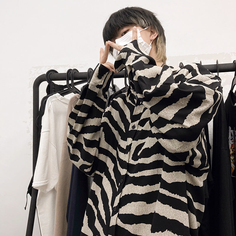 コントラストの効いたゼブラ柄長袖シャツ – ArrrT