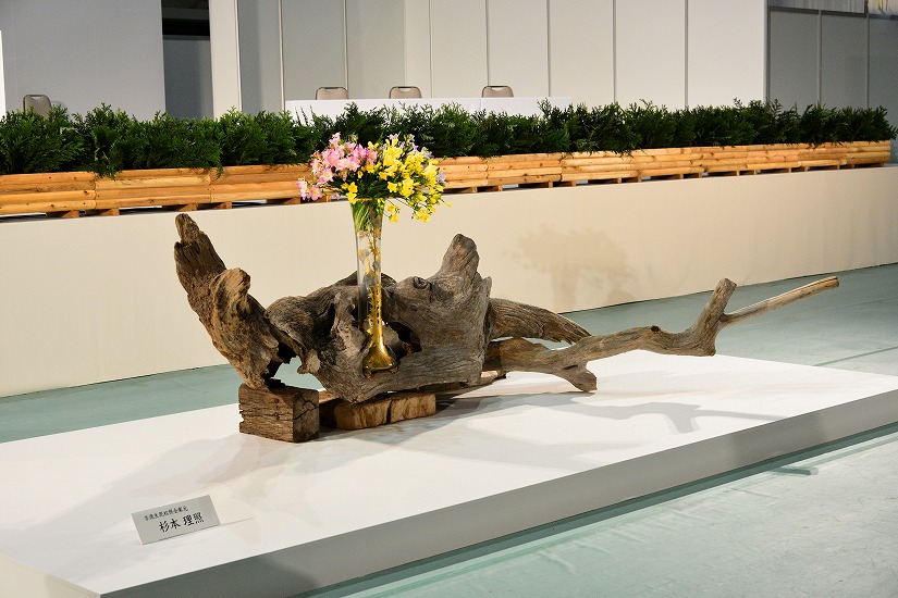 華道家・花のアーティスト杉本理照 Profile - ARTの庭