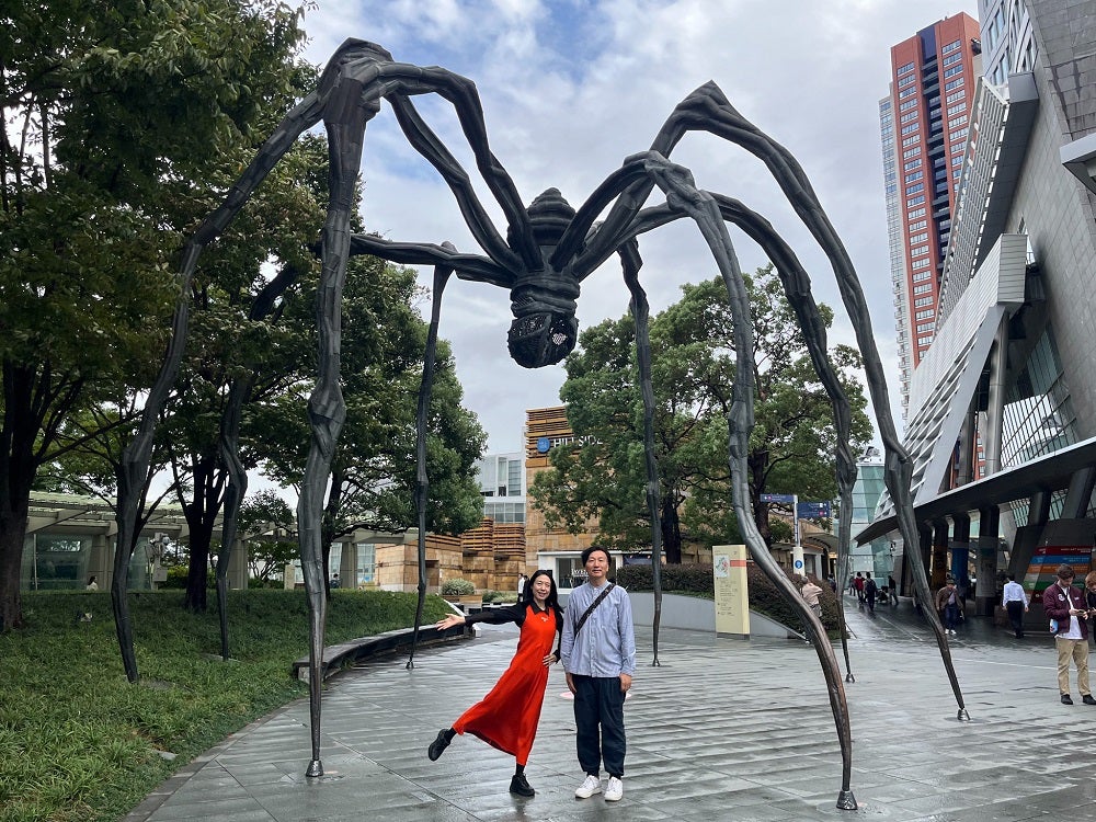 ナカムラクニオと菊池麻衣子のアートさんぽ】巨大蜘蛛の彫刻で知られる