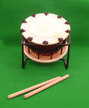 和太鼓 ＞ 締太鼓 ＞ 締太鼓37cm(ボルト締め)鉄座台セット