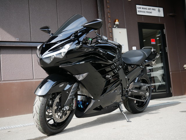 バイク ZX-14R／CERAMIC PRO 9H コーティング施工 ｜ 大阪のガラス