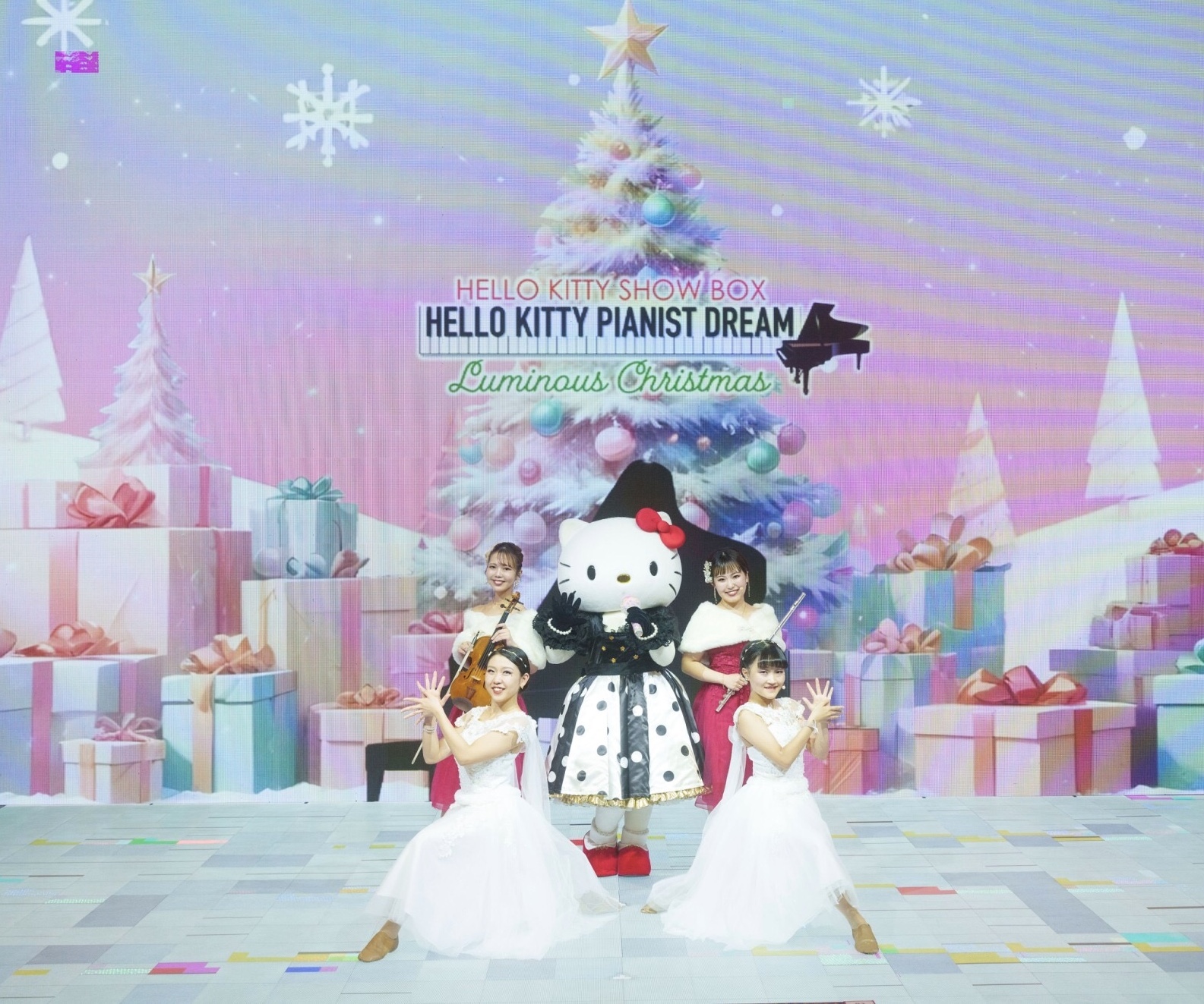 淡路島】ハローキティと過ごす光きらめくクリスマス!!カフェタイム