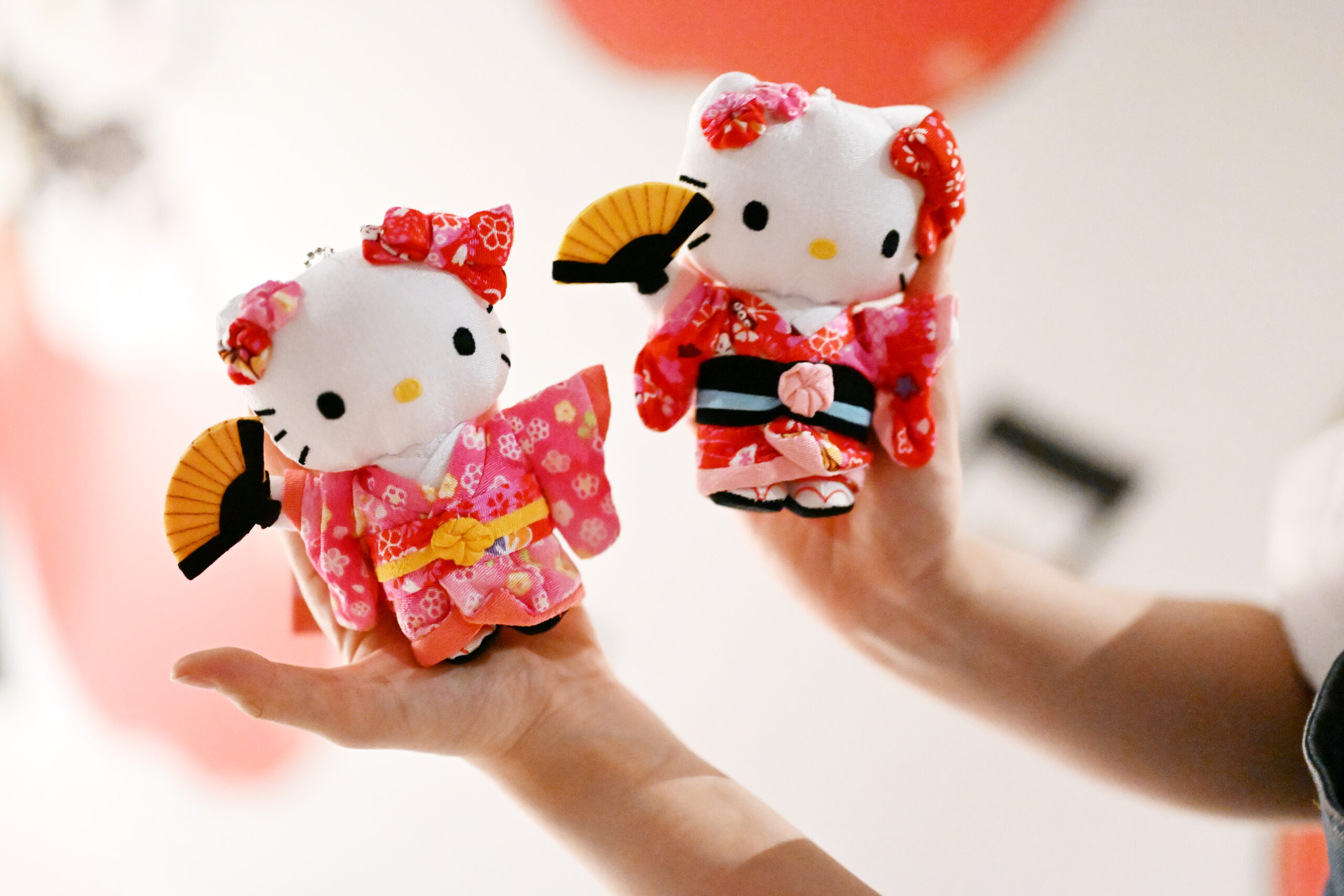 和柄グッズ入荷🌸】日本のお土✨ちりめん柄のハローキティ マスコット🎀