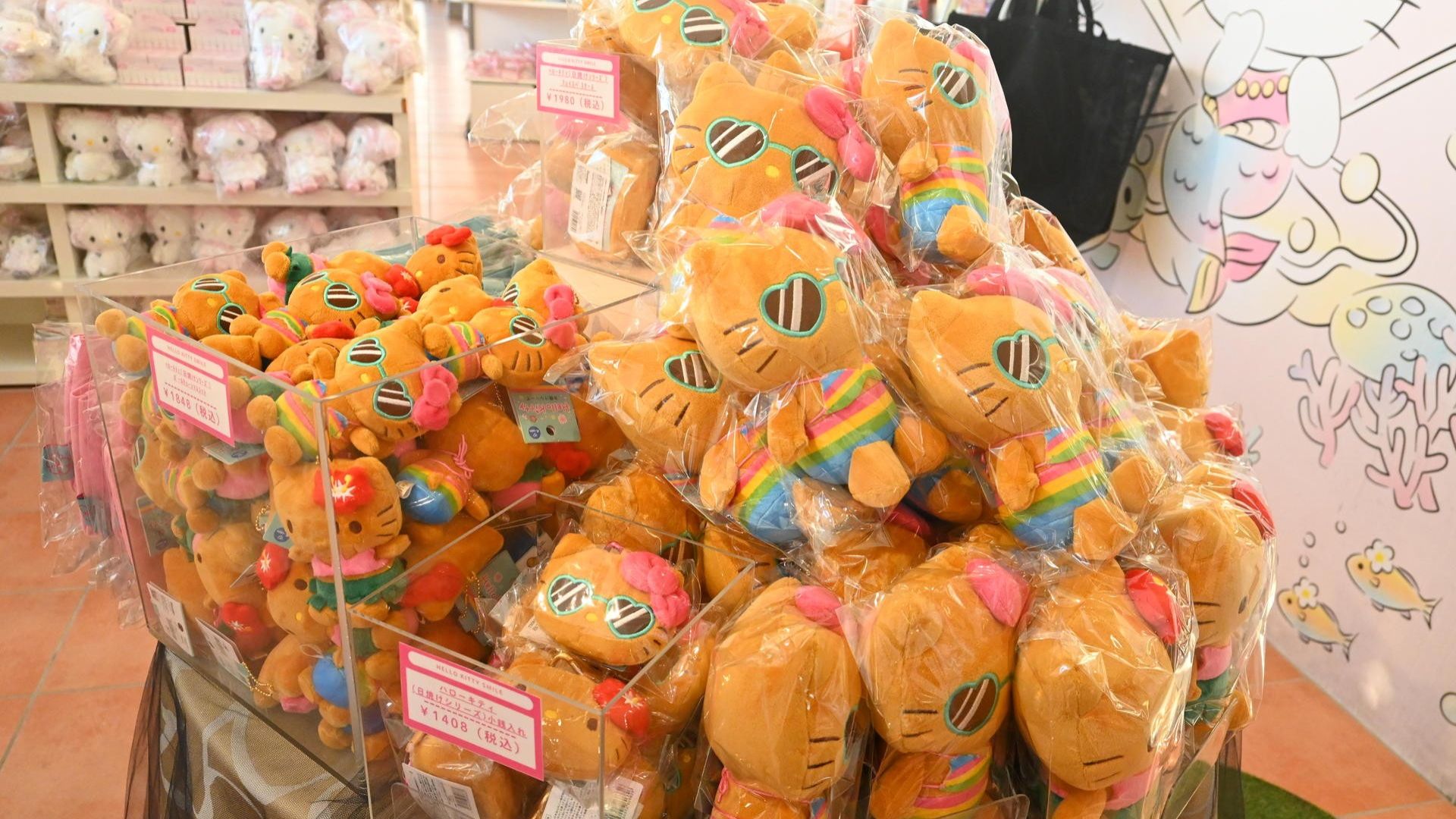 ほんのり小麦色がキュート♡】この秋も大人気！''日焼けハローキティ