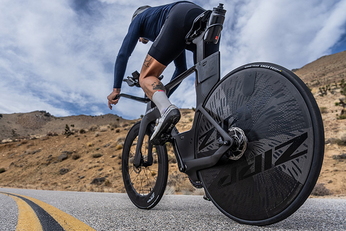 ZIPP Super9 Tubeless Disc | トライアスロンのことならアスリート