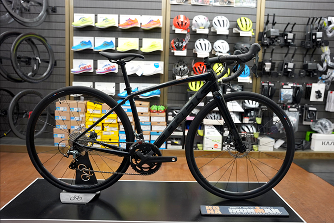 TREK Domane AL4 TREK BLACK | トライアスロンのことならアスリート