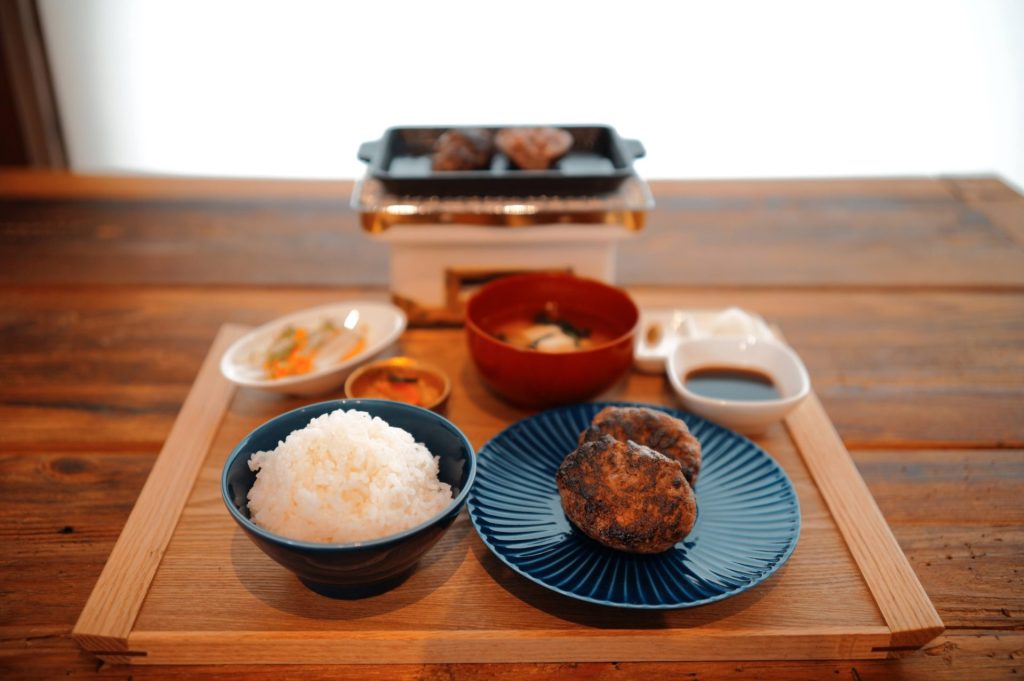 古民家民泊×飲食店「真鹿」ハンバーグ専門店いよいよオープン―協働型