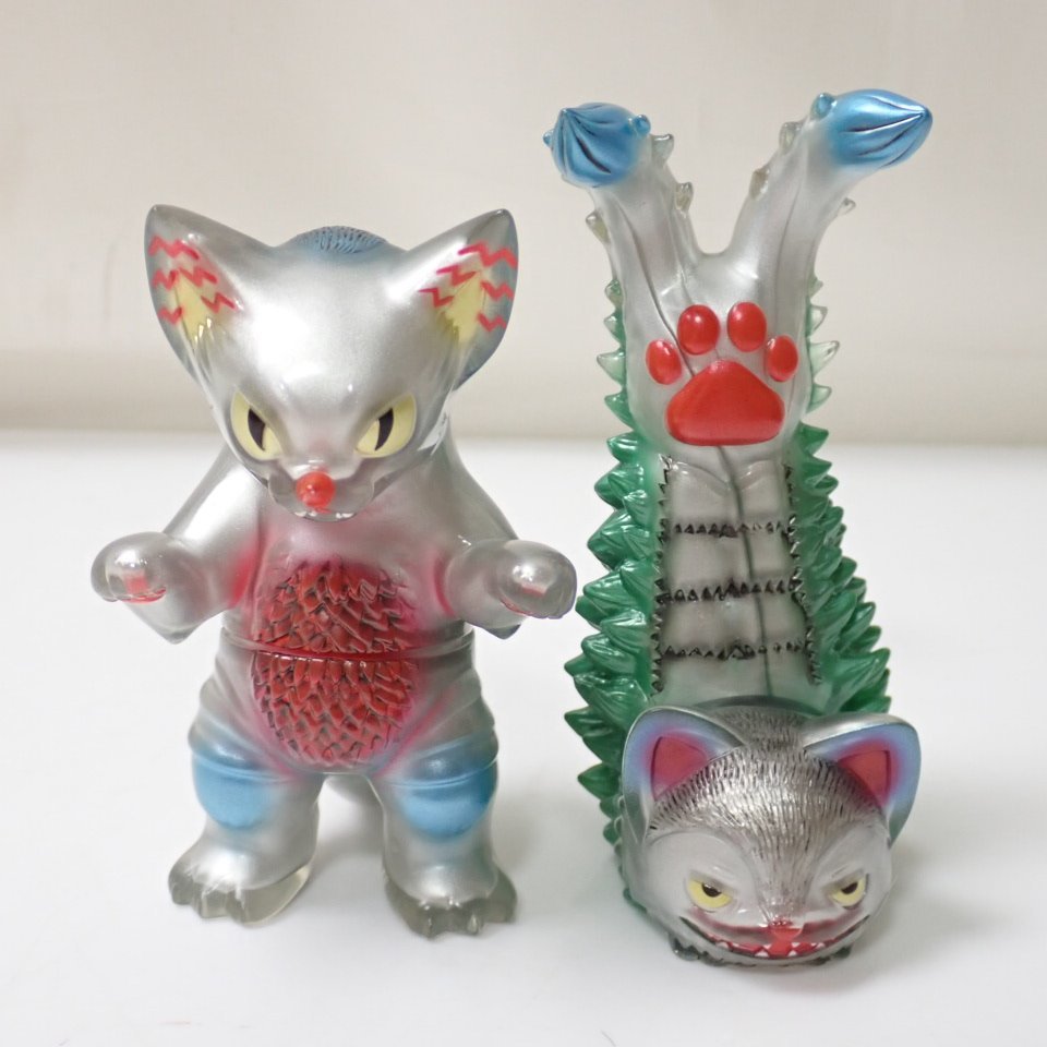 □小夏屋 ウルトラ猫怪獣総進撃 メタリック ネコゴモラ + ネコ