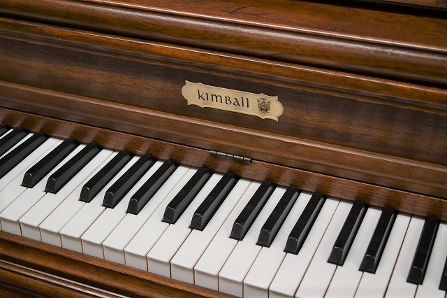 希少 kimball アップライトピアノ ウッド仕上げ アンティーク 猫脚