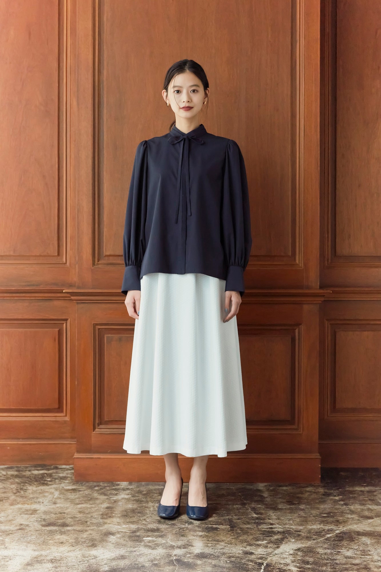 Audire bowtie volume blouse(VERY別注) (Navy)