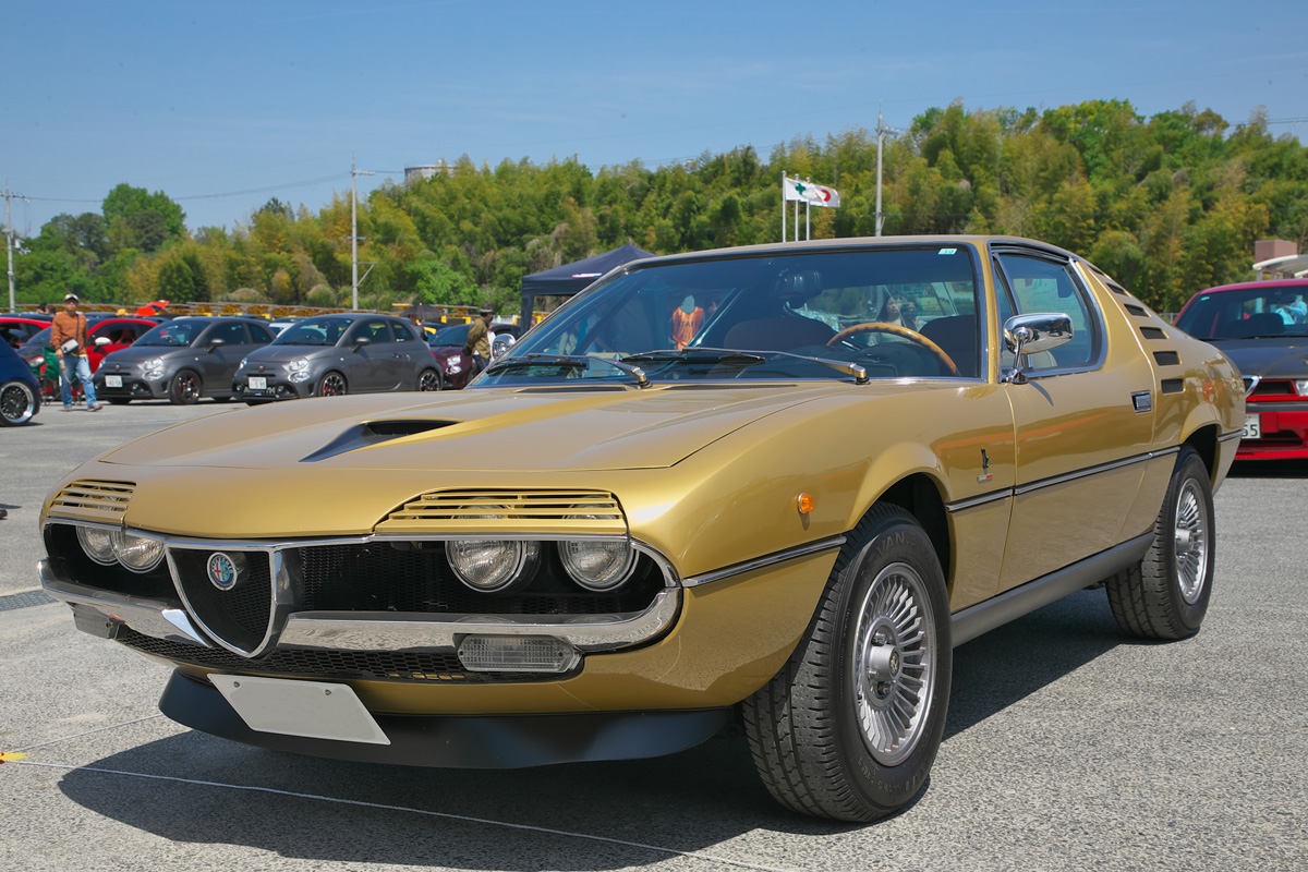 ジャガー誕生90周年を記念したロンドンレッドのDESIGN VISION CONCEPT