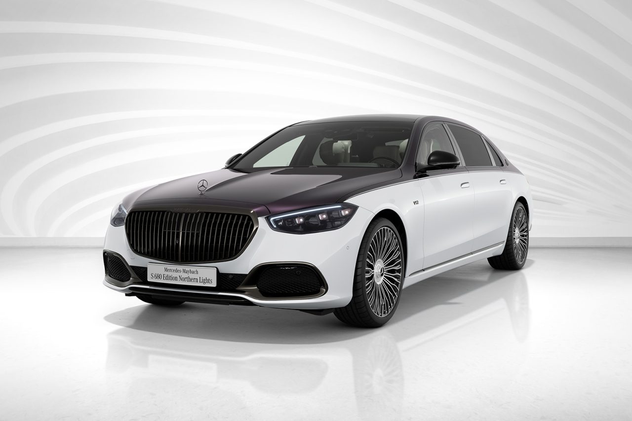 幻想的な紫のオーロラの輝きにインスパイアされたメルセデス