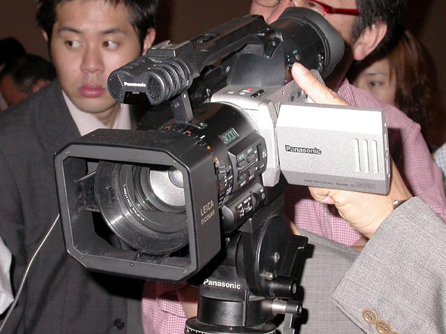 松下、業界初の24P撮影対応DVカメラ