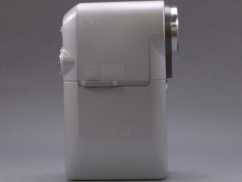 東芝、0.85型4GB HDDビデオカメラ「gigashot V10」