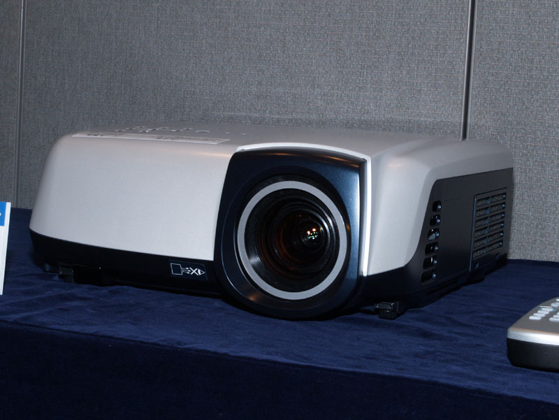 三菱、フルHD解像度の液晶プロジェクタ「LVP-HC5000」