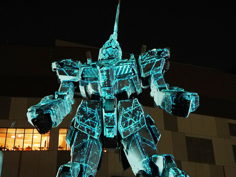 お台場 実物大ユニコーンガンダムのプロジェクションマッピングを見