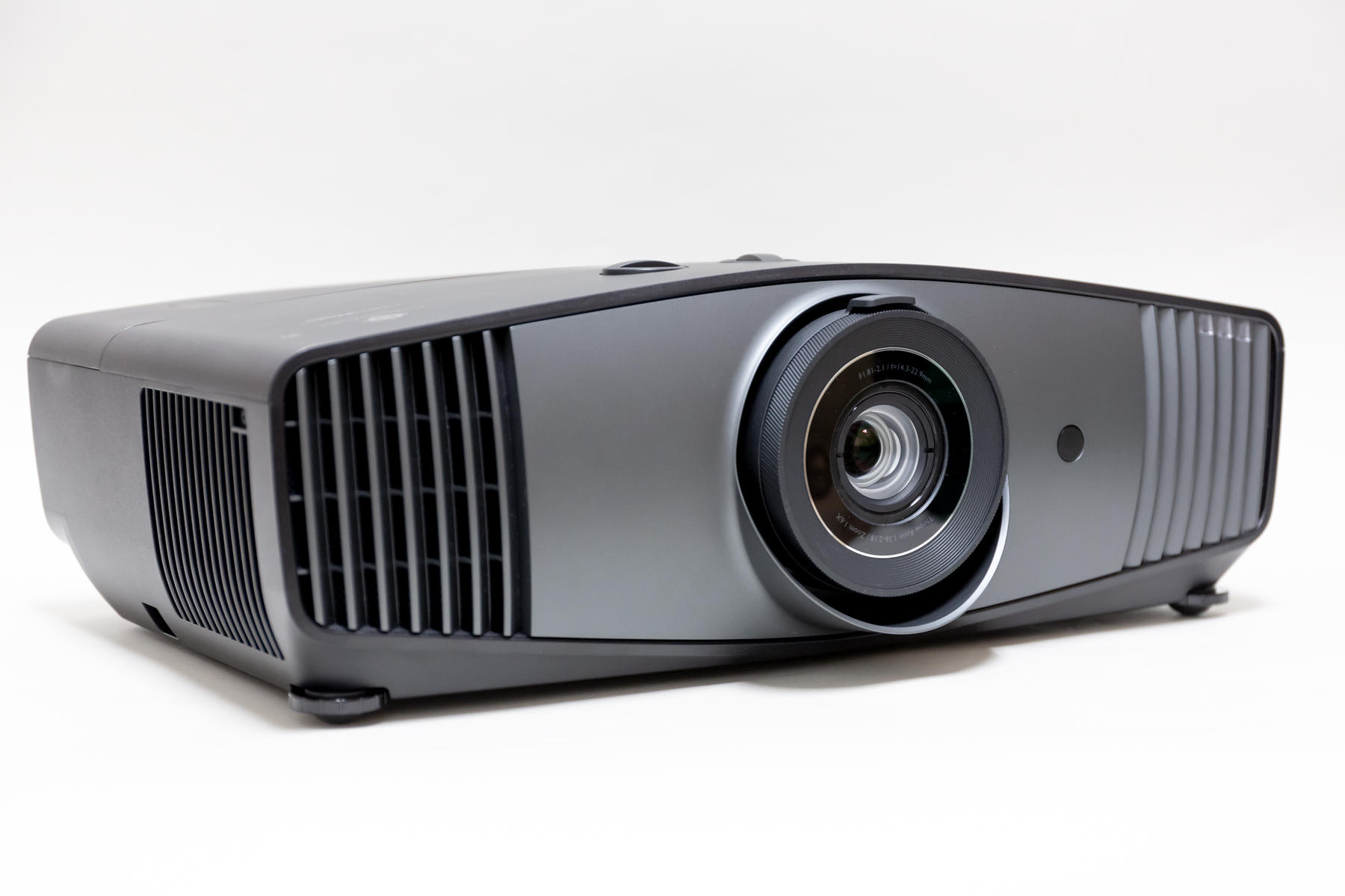 西川善司の大画面☆マニア】強みは良好な“シネマカラー”。BenQ 約30万