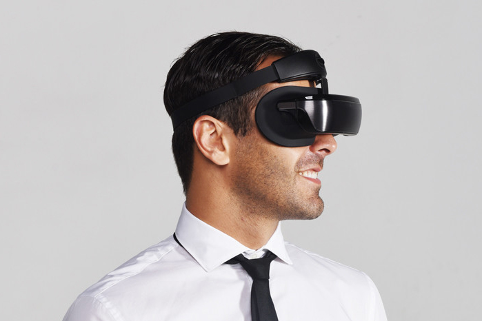 1,023型相当の大画面が楽しめるHMD「LUCI immers」 - AV Watch