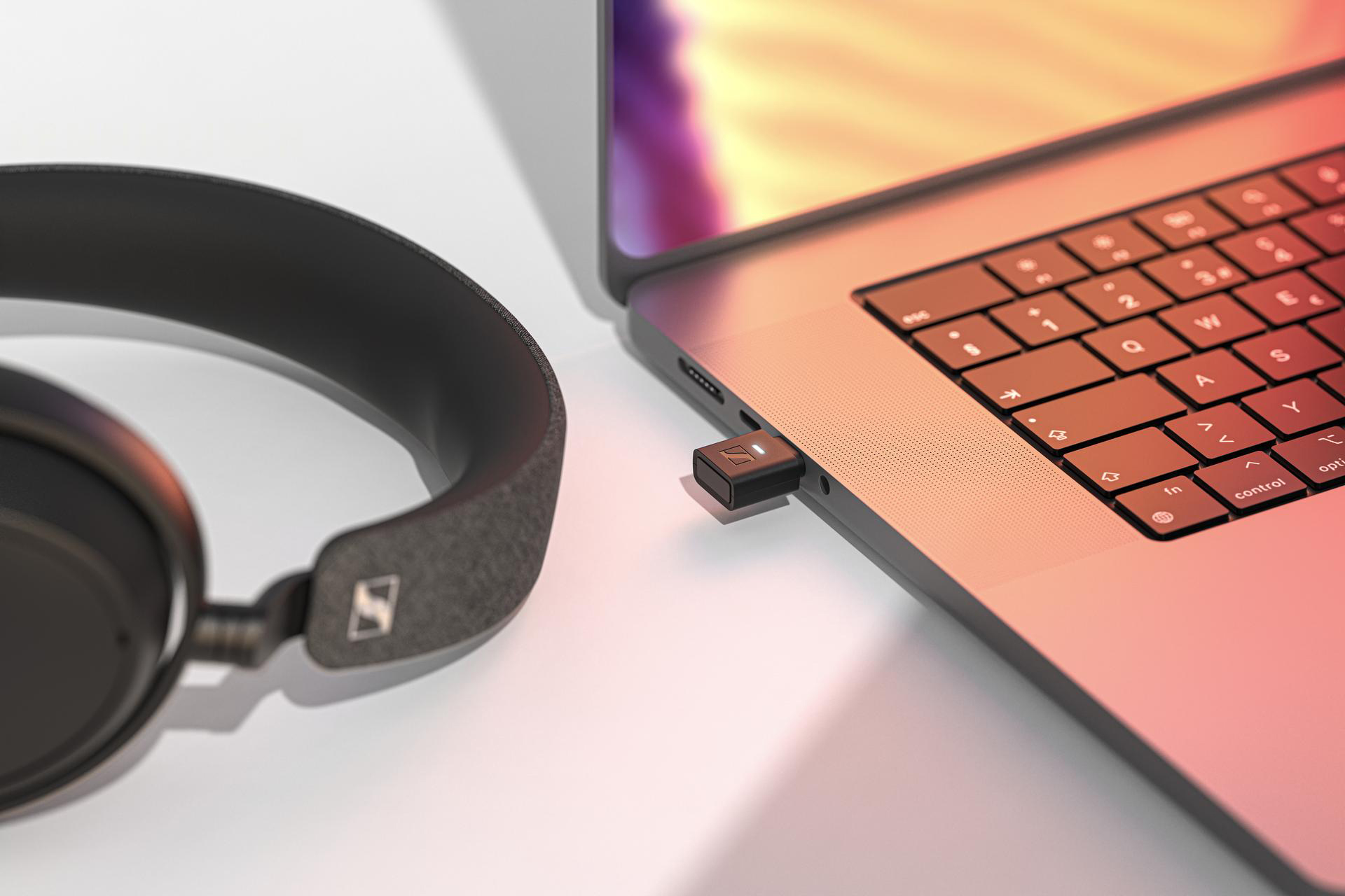 ゼンハイザー、aptX Lossless対応でAuracastも使えるBluetoothドングル