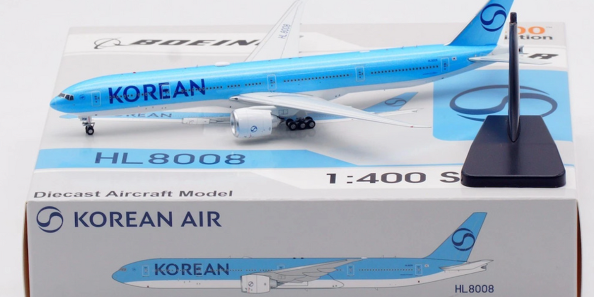 AV4217 | Aviation 400 | Boeing 777-300ER | Korean Air (new livery) HL8