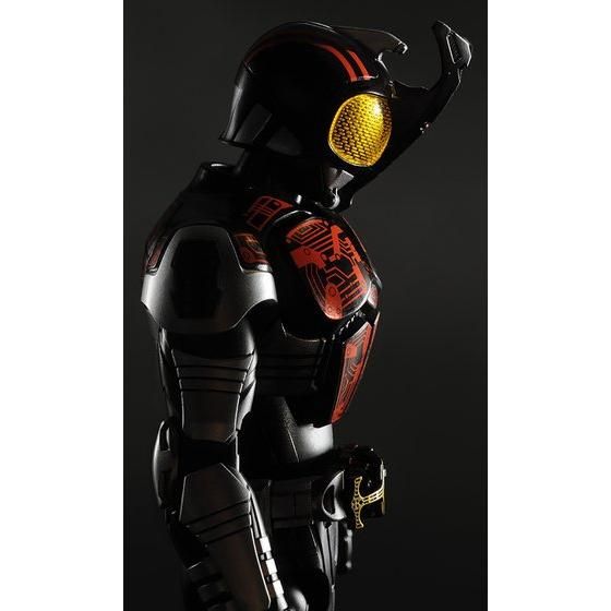 仮面ライダーカブト】 Figure-rise 6 仮面ライダーダークカブト│株式
