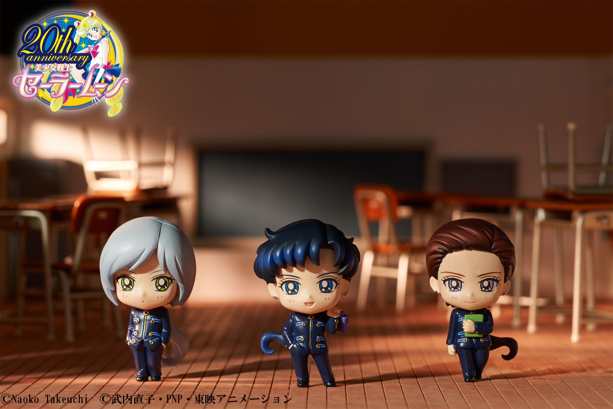 美少女戦士セーラームーン」学ラン姿の“スリーライツ”が冬服姿の月野