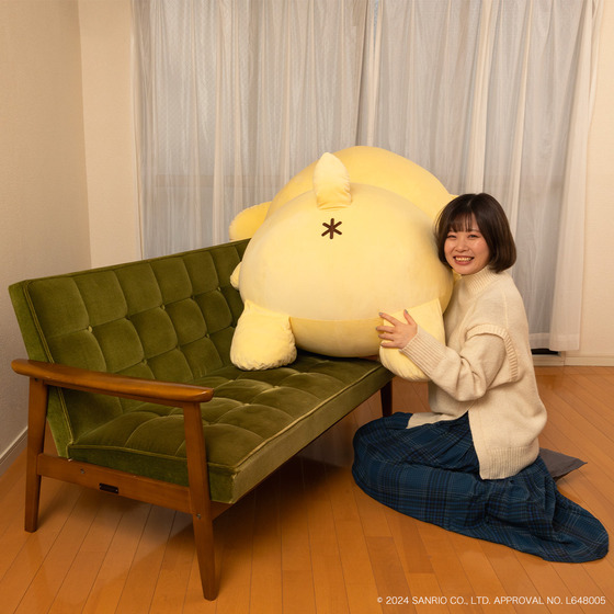 ポムポムプリンの全長約105cmの超巨大クッションがプレミアムバンダイ