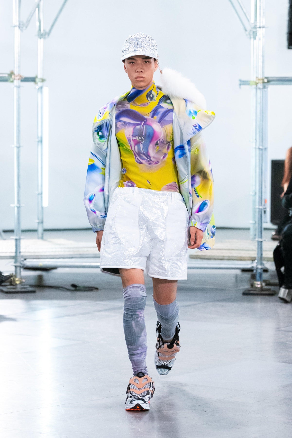 グラフィックハイネックビッグパーカー - Grey – BALMUNG