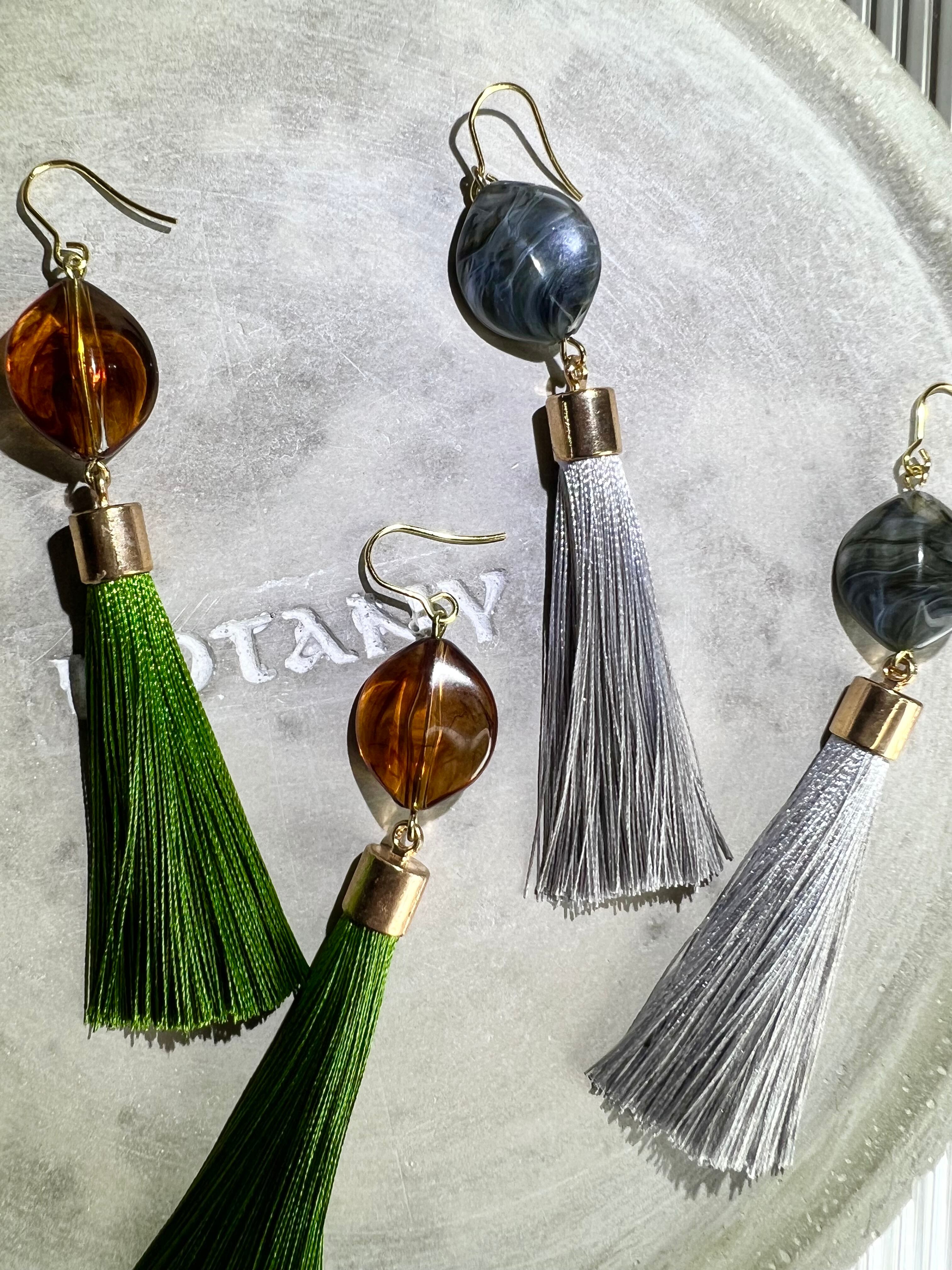 グリーン】タッセルピアス・イヤリング | handptmade