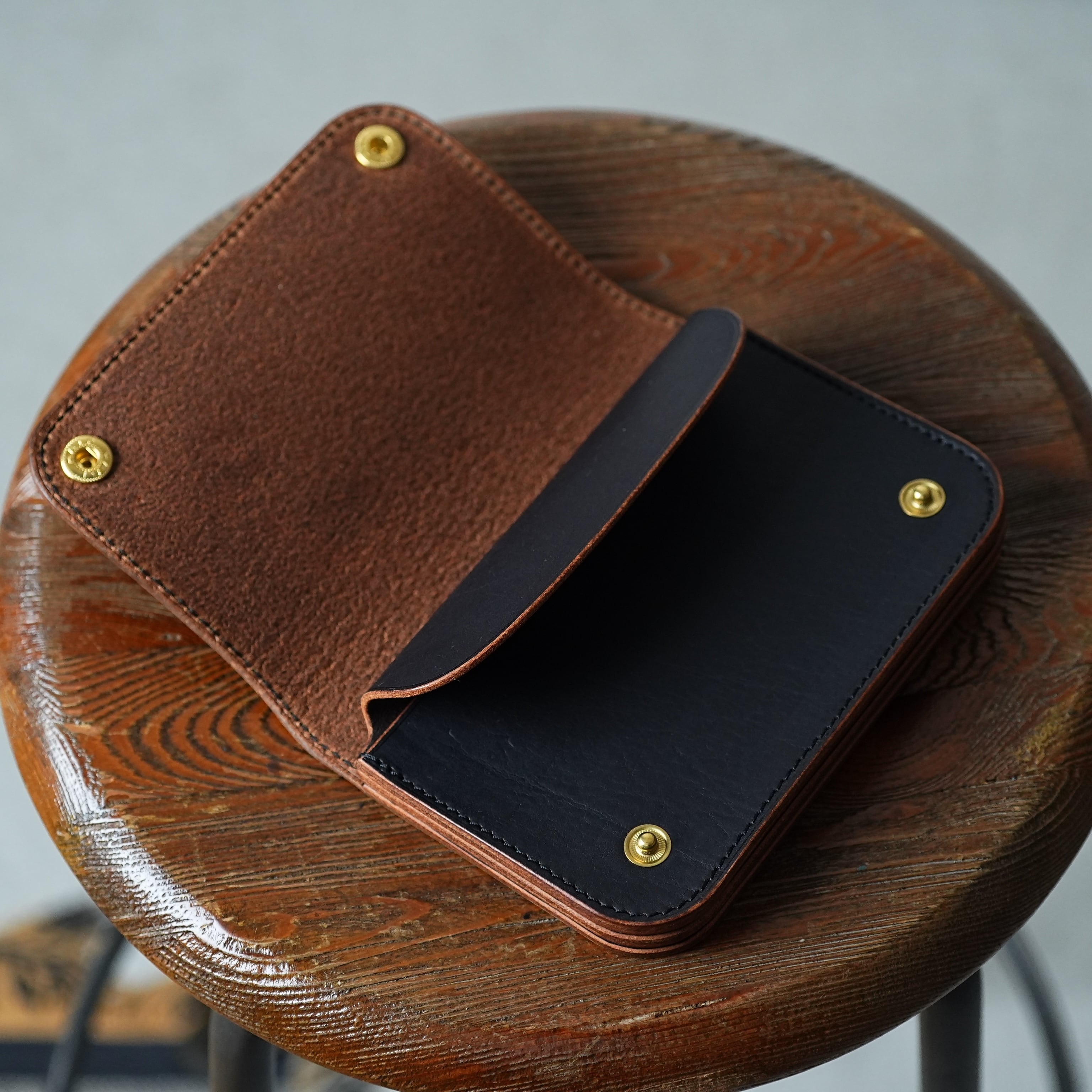 ミドル トラッカーウォレット Middle Tracker Wallet < 茶芯ブラック