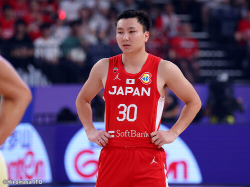 徹底マークで持ち味の3Pを封じられた富永啓生…「もっと自分も工夫し