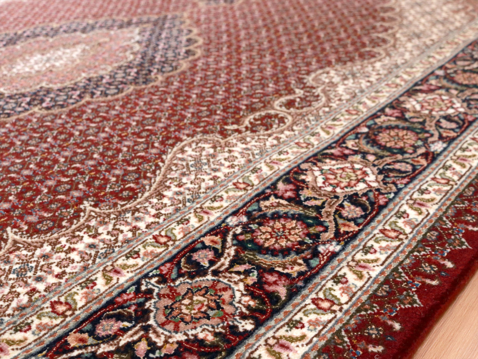 キリムスタイル / ペルシャ絨毯タブリーズ産 センターラグサイズ188