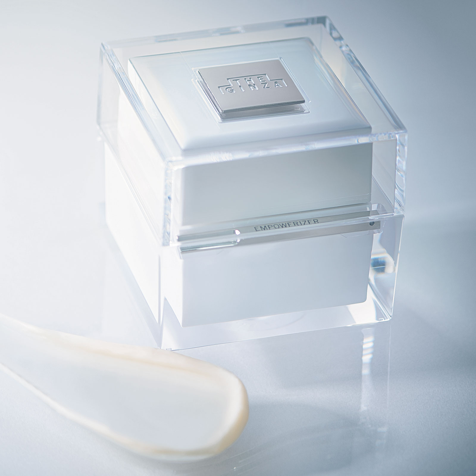 読者が2週間試してみた】頬の位置が上がる！輪郭まで引き締まる「THE