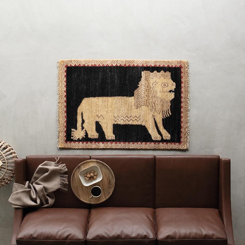古典柄を再現したライオンラグ [イエロー ライオン×ブラック] / MC525A