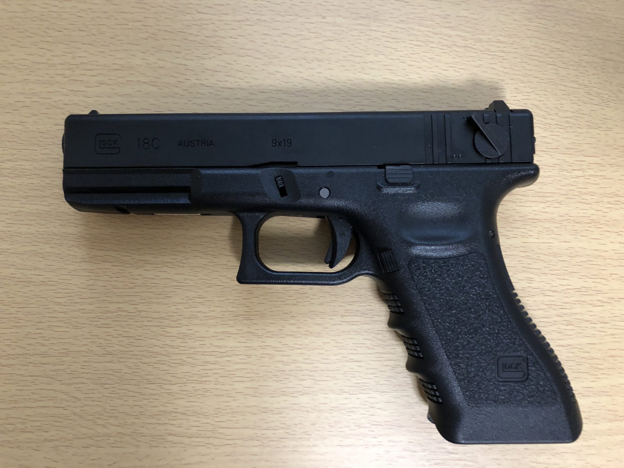 レビュー】フルオートも撃てるハンドガン！東京マルイ Glock18c ガス