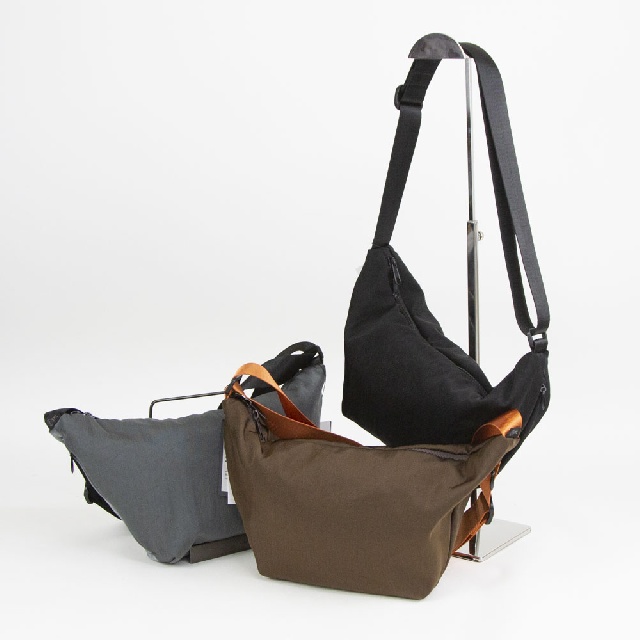 SML STOMACH SHOULDERBAG(S) エスエムエル ストマックショルダーS