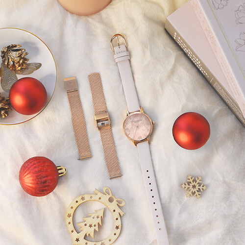 オリビア・バートン」より、⽂字盤にローズクォーツを採⽤した