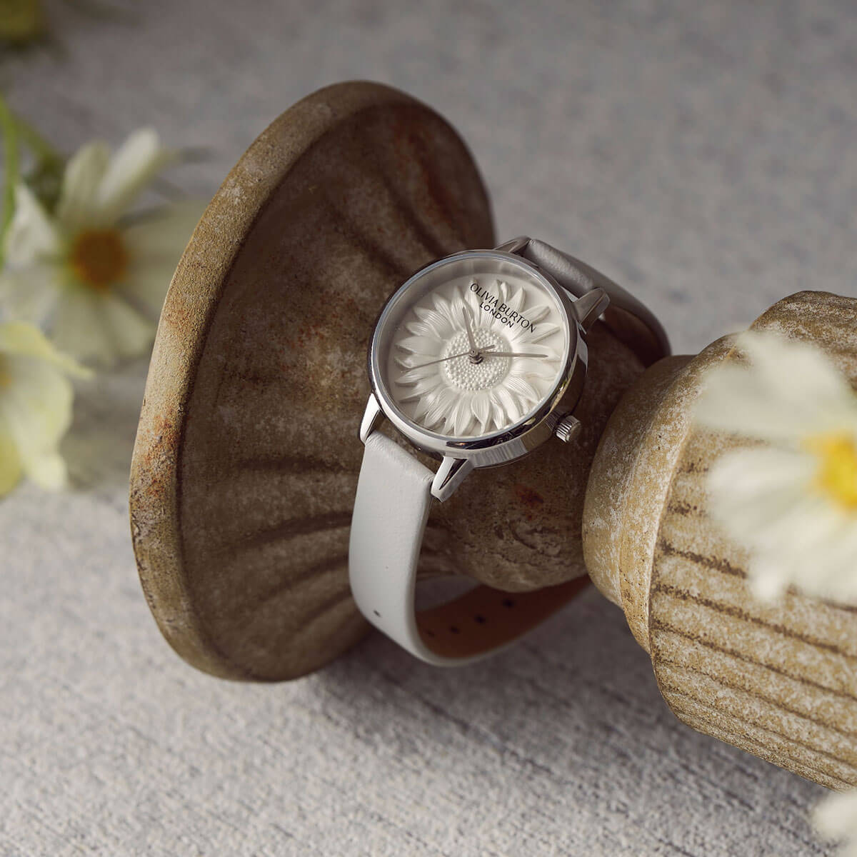 オリビア・バートン/OLIVIA BURTON 新作腕時計 愛と忠実を象徴する新た