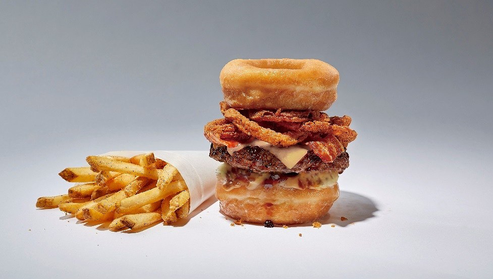 悪魔的な美味しさ!? 最強コラボ「フライデーズ シグネチャー ドーナツ