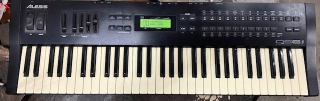 Alesis QS6.1 Synthesizer – Big Reuse