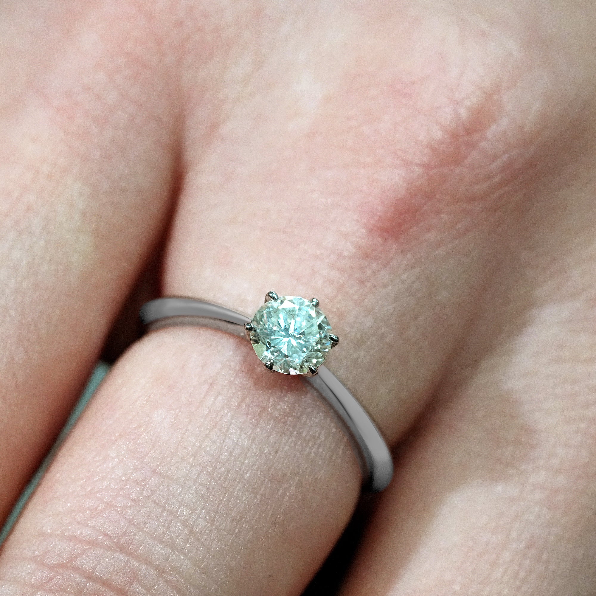 ソリティアダイヤモンドリング – PT900 / YG、0.50カラット