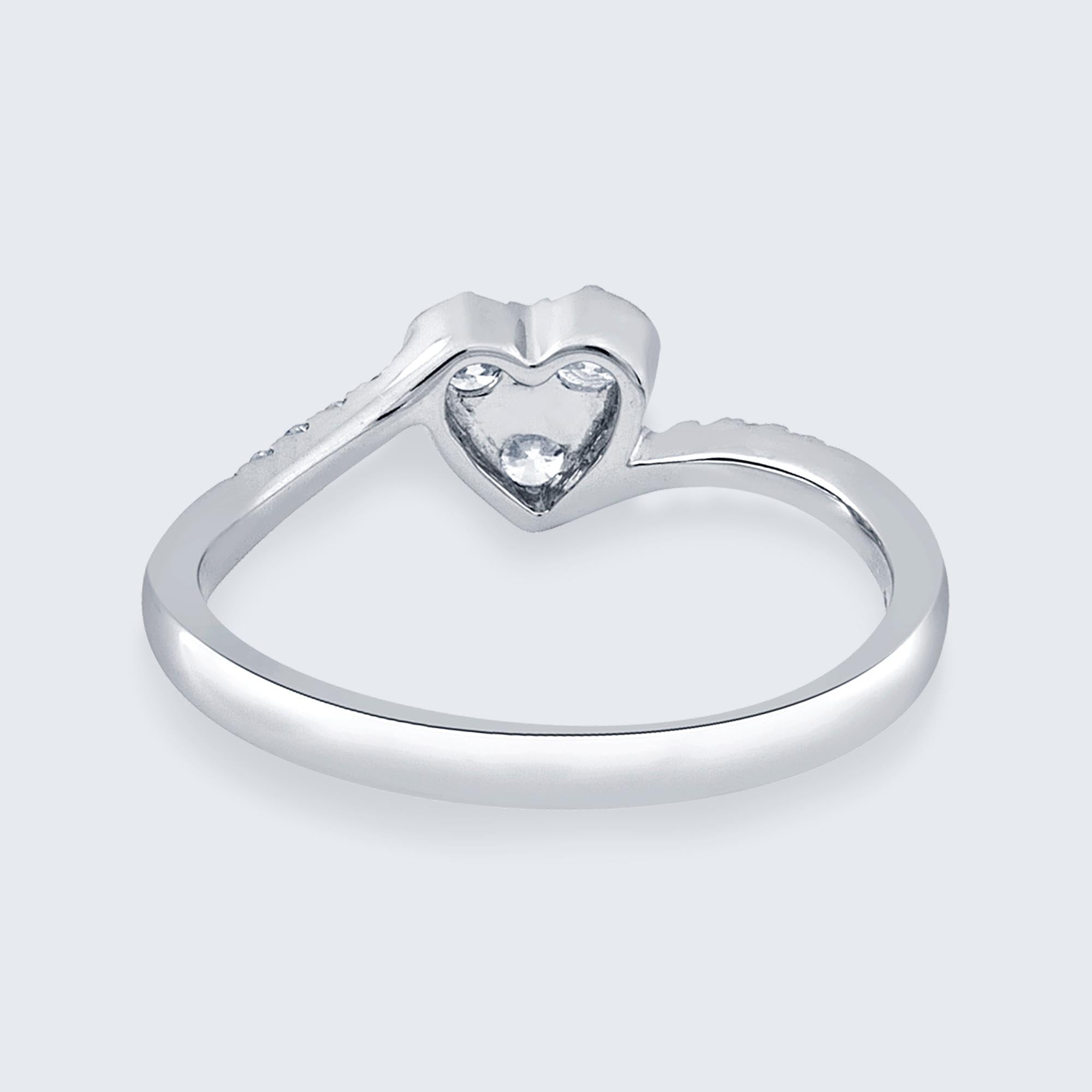 ハートモチーフダイヤモンドリング – K18YG / WG、0.35カラット