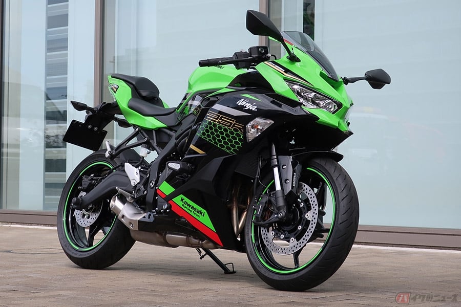 カワサキ「Ninja ZX-25R」 スタンダードとSEのどっちを選ぶ？ | バイク