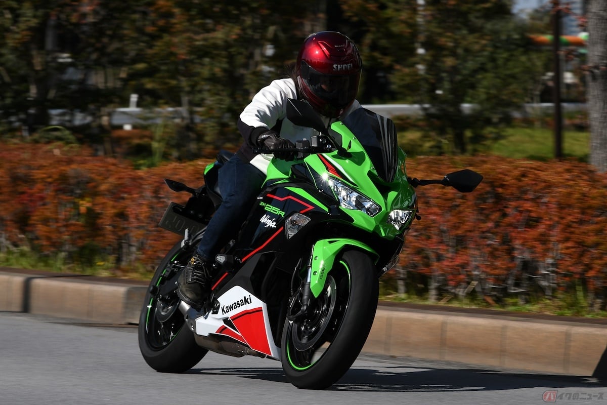 カワサキのフルカウルスポーツ「Ninja ZX-25R SE KRT EDITION」に乗っ