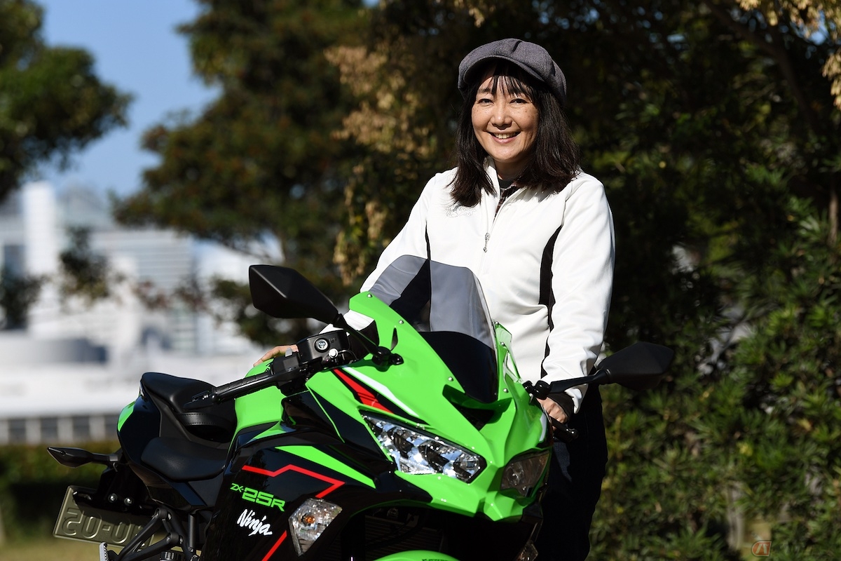 カワサキのフルカウルスポーツ「Ninja ZX-25R SE KRT EDITION」に乗っ